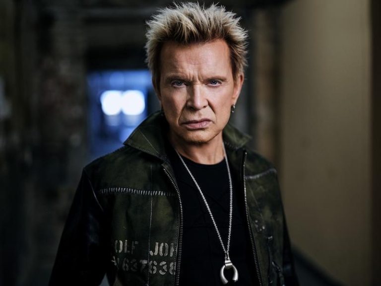 Billy Idol Receives Lifetime Achievement Award at AMAs; Adds Devo, Susanna Hoffs + More to Summer Tour